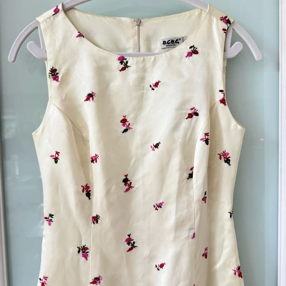 BCBG Ivory White Sheath Midi Dress Red & Pink Flower Embroidery Sleeveless Sz 4